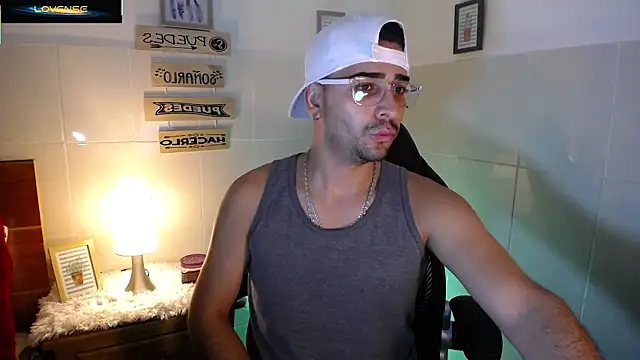 Snapshot of andders_ chatting on May 23, 8:46 pm andders online show from May 23, 8:46 pm
