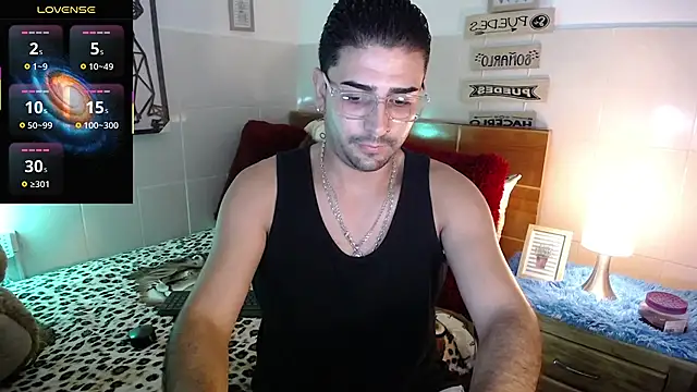 Snapshot of andders_ chatting on June 5, 1:45 am andders online show from June 5, 1:45 am