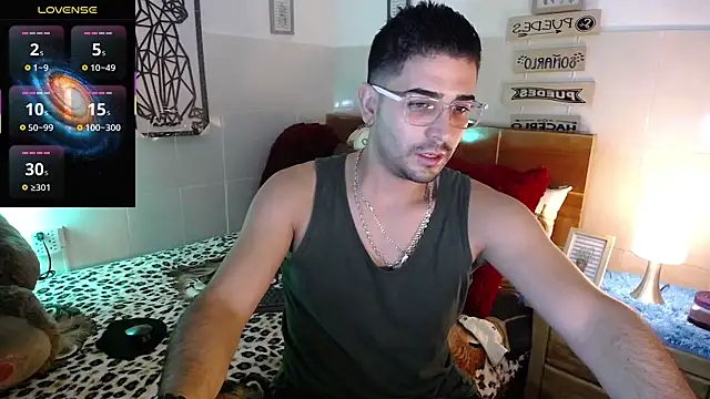 Snapshot of andders_ chatting on June 9, 11:38 pm andders online show from June 9, 11:38 pm
