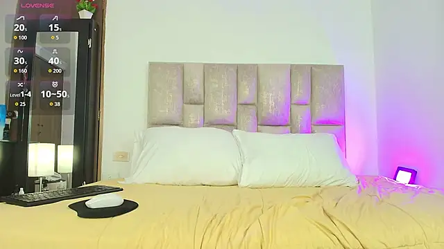 Snapshot of hott_mature chatting on May 23, 11:47 am hott mature online show from May 23, 11:47 am