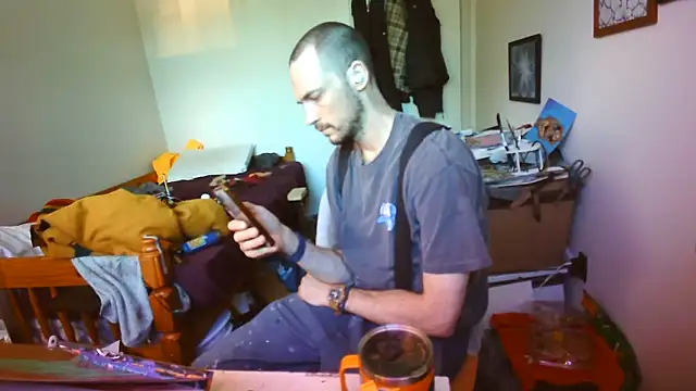 JohnnyMoves online show from June 8, 4:18 pm