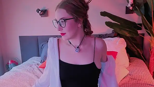 ShowmeYourfetish online show from June 4, 4:18 am
