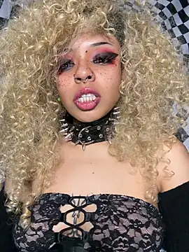 nerdyhotgoth online show from May 22, 3:35 am