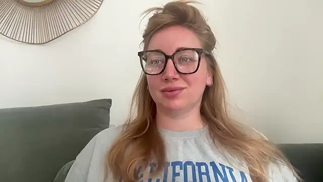 Snapshot of arielsweetieee chatting on June 28, 8:53 am arielsweetieee online show from June 28, 8:53 am