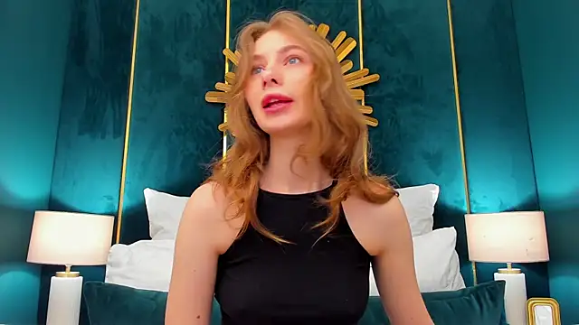 EricaLow online show from May 5, 5:04 am