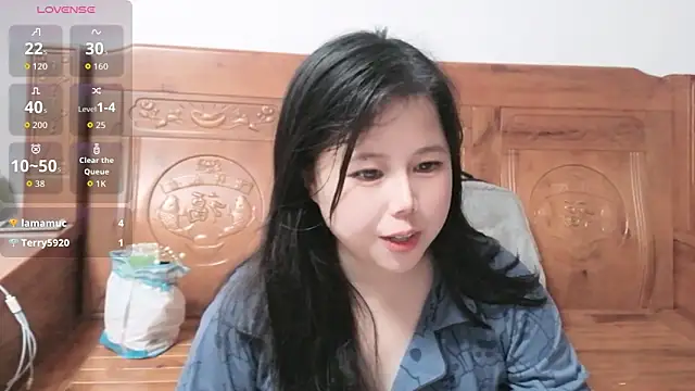 Snapshot of 66-hannah-66 chatting on April 26, 1:42 pm 66-hannah-66 online show from April 26, 1:42 pm