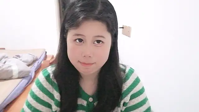 Snapshot of 66-hannah-66 chatting on May 11, 2:45 pm 66-hannah-66 online show from May 11, 2:45 pm