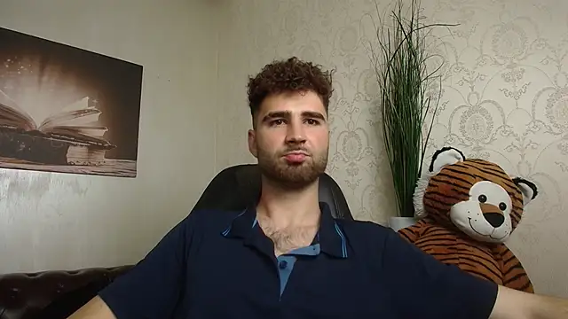 KyloEast online show from April 29, 4:38 am