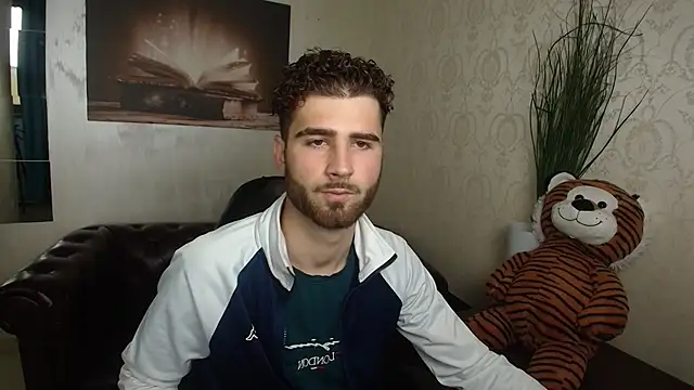 KyloEast online show from May 11, 7:03 am