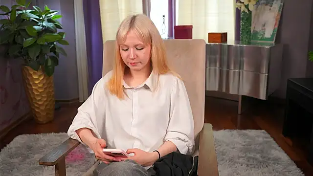 YulandaRasul online show from April 18, 12:20 pm