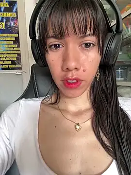 Snapshot of drea-an chatting on April 23, 1:57 pm drea-an online show from April 23, 1:57 pm