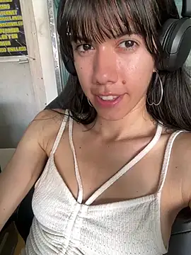 Snapshot of drea-an chatting on May 5, 6:38 pm drea-an online show from May 5, 6:38 pm