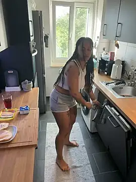 SweetPetiteNoir online show from June 18, 5:51 am