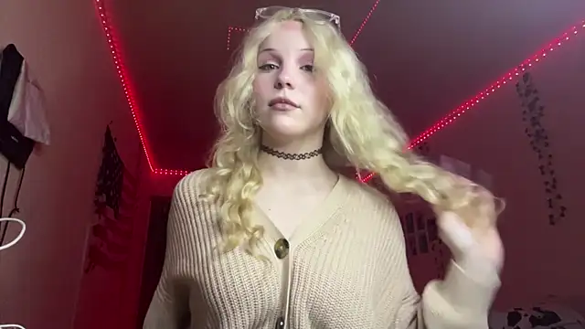 CassieRey online show from April 18, 5:28 pm