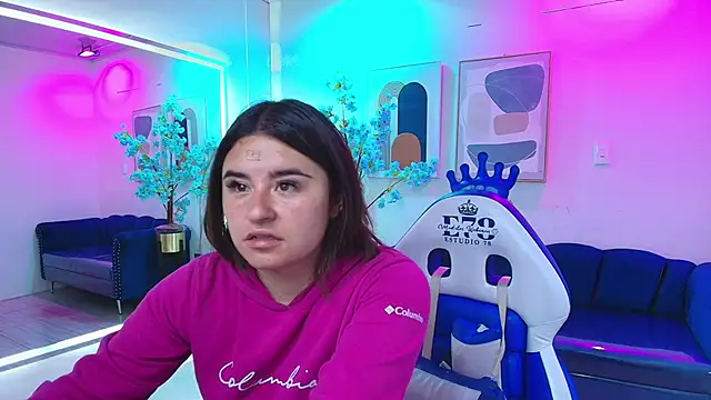 Anya Volke online show from June 4, 7:20 pm