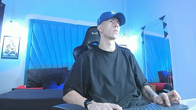OliverThompsonJS online show from May 12, 5:37 am