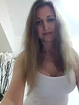irresistibelle online show from April 28, 9:09 pm