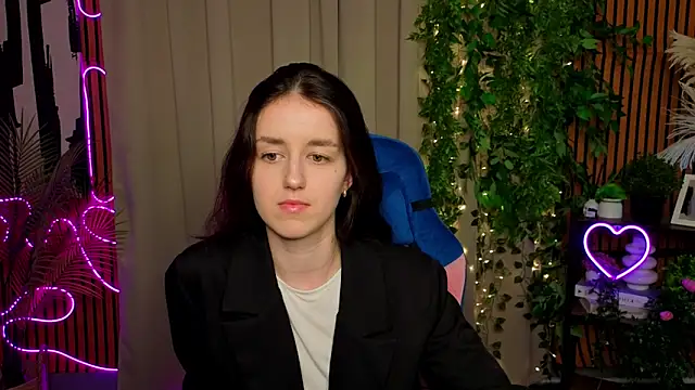 EmiliaDent online show from April 19, 9:08 am