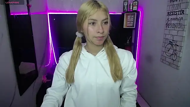Snapshot of nancy_blonde chatting on July 14, 12:44 pm nancy blonde online show from July 14, 12:44 pm
