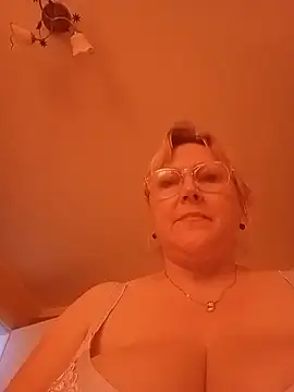 Snapshot of I_amVeronicle chatting on June 18, 12:31 pm I amVeronicle online show from June 18, 12:31 pm