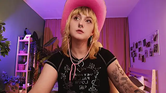 Emma Thomps online show from May 13, 2:03 pm