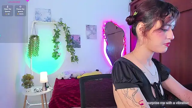 Snapshot of vexa_Rosie chatting on May 6, 2:08 am vexa Rosie online show from May 6, 2:08 am