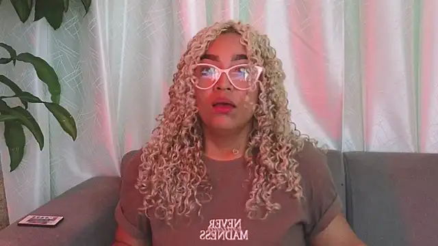 Luana curly online show from April 20, 7:37 pm