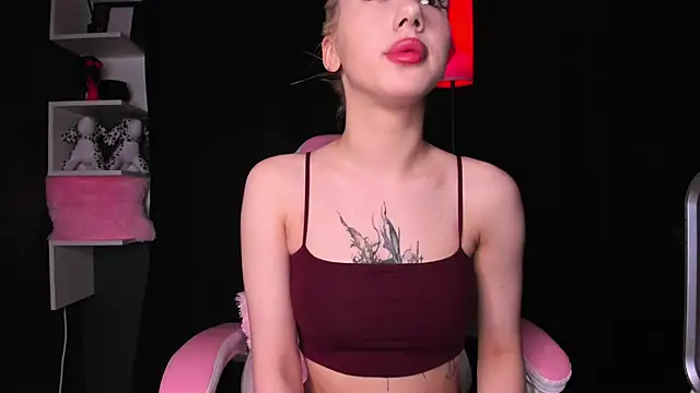 Lyra Viel online show from May 24, 4:12 pm