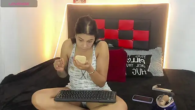 Snapshot of camila_valenciia_ chatting on July 21, 3:20 am camila valenciia online show from July 21, 3:20 am