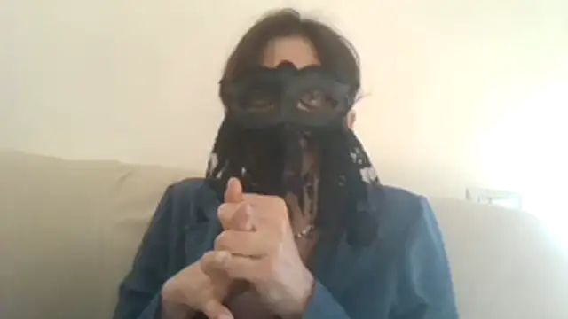 Snapshot of HelenTiAscolta chatting on April 26, 5:10 pm HelenTiAscolta online show from April 26, 5:10 pm