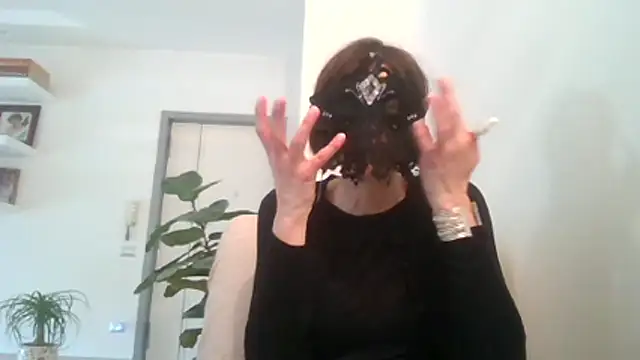 Snapshot of HelenTiAscolta chatting on May 8, 1:05 pm HelenTiAscolta online show from May 8, 1:05 pm