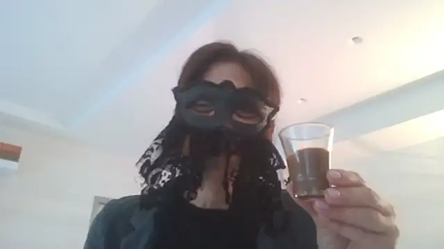Snapshot of HelenTiAscolta chatting on May 15, 8:10 am HelenTiAscolta online show from May 15, 8:10 am