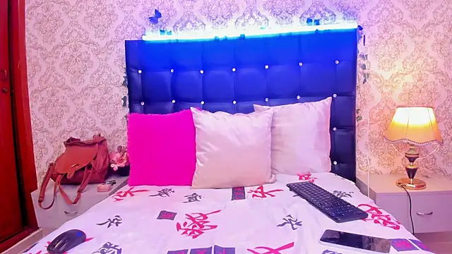 Snapshot of Zara_Cris chatting on June 15, 7:27 pm Zara Cris online show from June 15, 7:27 pm