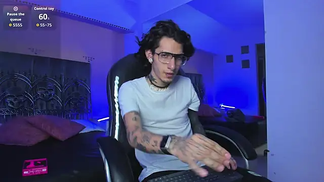 Vergil Noir  online show from June 7, 12:09 pm