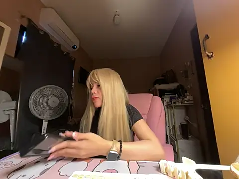 Snapshot of sweet_glam chatting on May 15, 7:59 am sweet glam online show from May 15, 7:59 am