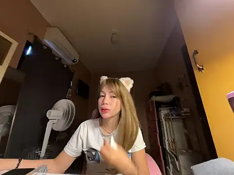 Snapshot of sweet_glam chatting on May 17, 2:31 am sweet glam online show from May 17, 2:31 am