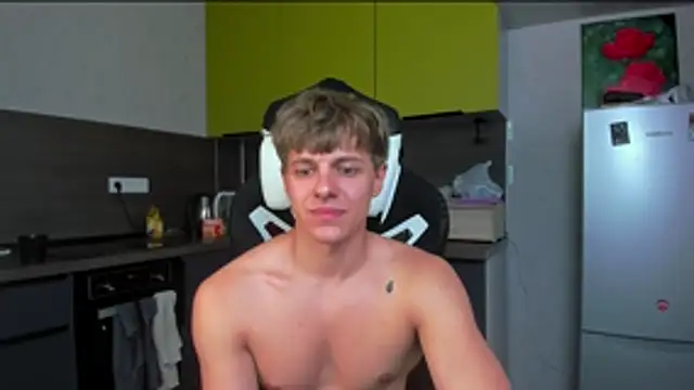 Snapshot of prince_nik chatting on July 11, 2:20 pm prince nik online show from July 11, 2:20 pm