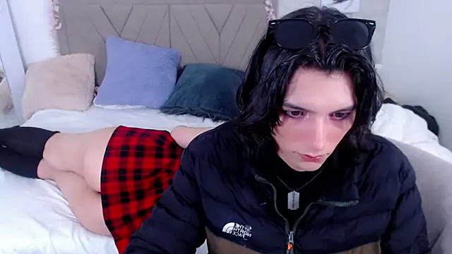 Snapshot of raven_n_matt chatting on May 12, 6:38 pm raven n matt online show from May 12, 6:38 pm
