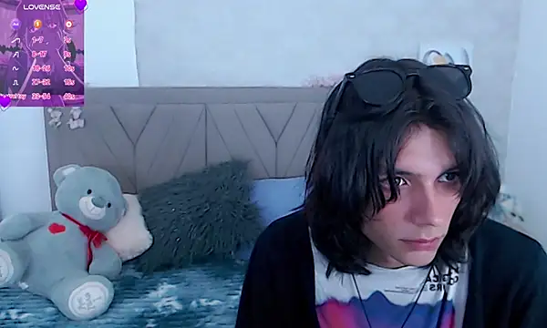 Snapshot of raven_n_matt chatting on May 16, 7:01 pm raven n matt online show from May 16, 7:01 pm