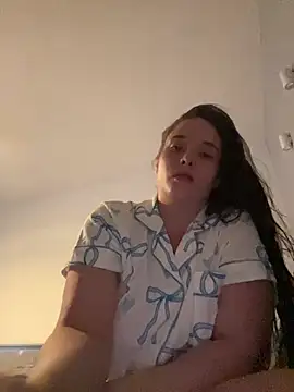 Poppylooloo online show from May 26, 8:05 pm
