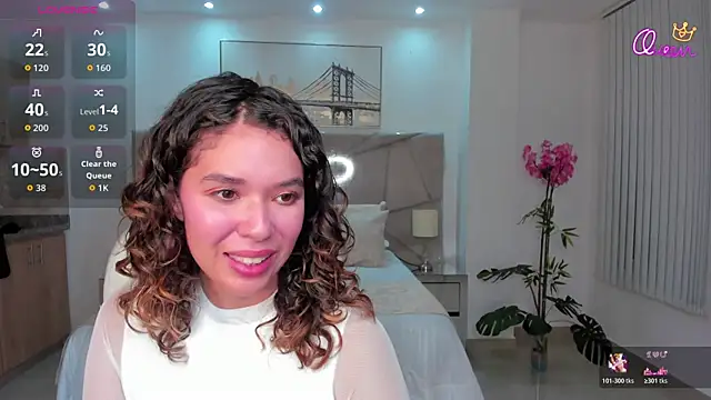 Snapshot of sienna_luxor chatting on May 2, 6:57 pm sienna luxor online show from May 2, 6:57 pm
