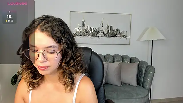 Snapshot of sienna_luxor chatting on May 15, 11:34 pm sienna luxor online show from May 15, 11:34 pm