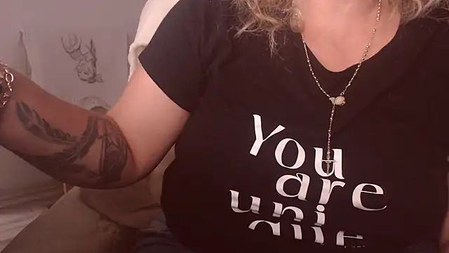 Divineblond online show from September 17, 2:41 pm