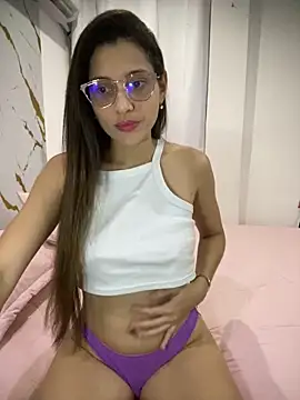 Snapshot of oriana_sweet chatting on May 11, 6:27 pm oriana sweet online show from May 11, 6:27 pm