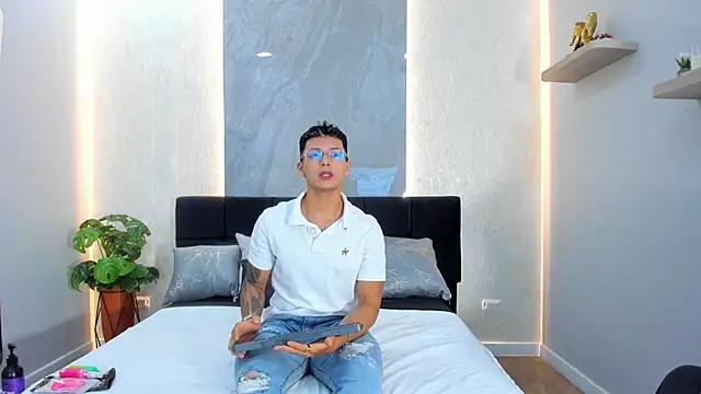 Alan Salazar online show from May 16, 5:34 pm