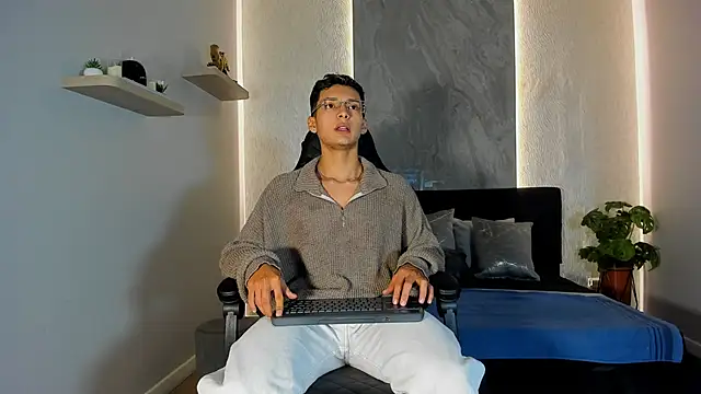 Alan Salazar online show from May 24, 2:22 pm