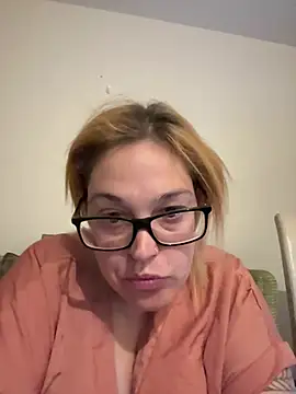 Snapshot of SecretRavenXO chatting on May 16, 1:02 am SecretRavenXO online show from May 16, 1:02 am