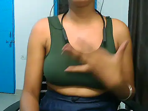 Snapshot of ur_sassypriya chatting on June 18, 4:33 pm ur sassypriya online show from June 18, 4:33 pm