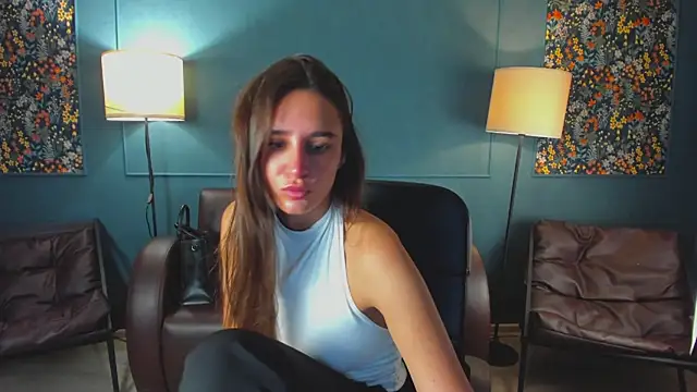 NicoleWells22 online show from May 15, 3:57 am