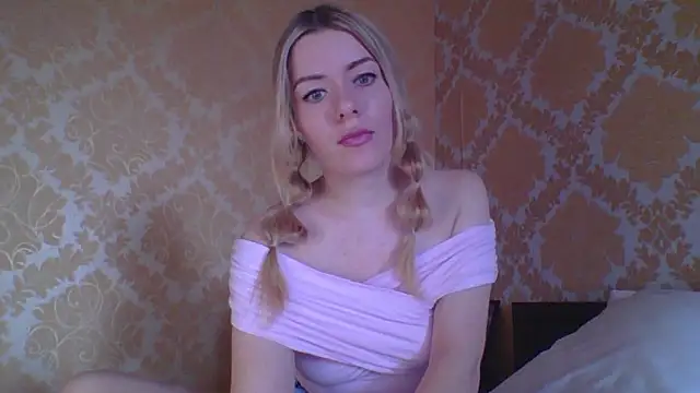 Softy Aura  online show from May 14, 11:39 am